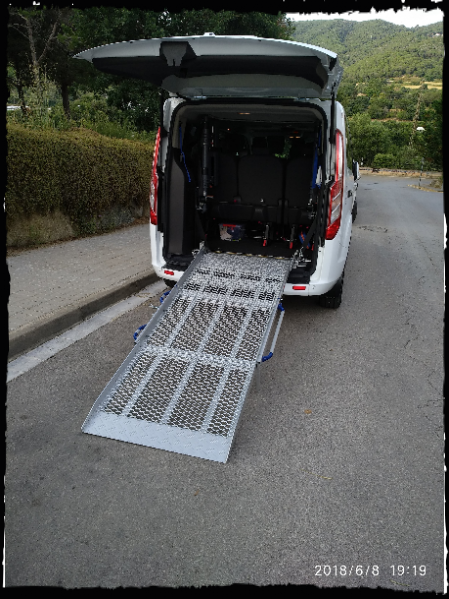 Taxis Maresme | rampa acceso silla de ruedas rampa silla de ruedas | Taxis Maresme